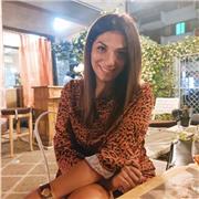 Sociologa laureata con 110 e lode impartisce lezioni di filosofia, scienze umane, tecniche della comunicazione